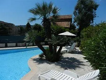 Les Bruyeres 망들리유 라 나플