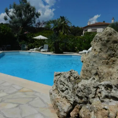 Les Bruyeres Hotel